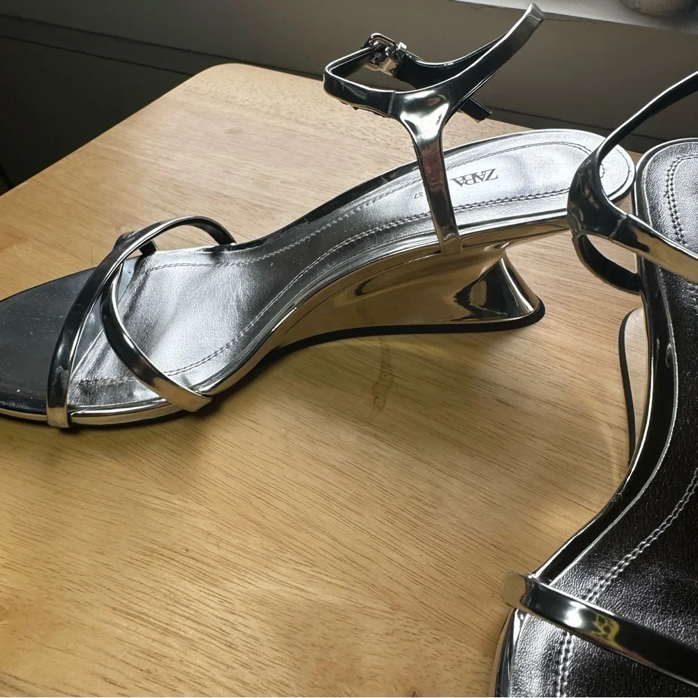 Mirrored Silver Metallic Wedge Sandals - Zara Size 6.5 - Picture 10 of 10